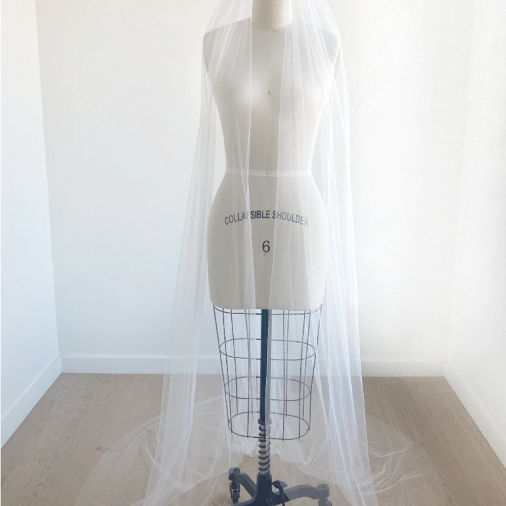 Sara Gabriel 110” Ivory Bridal Veil
